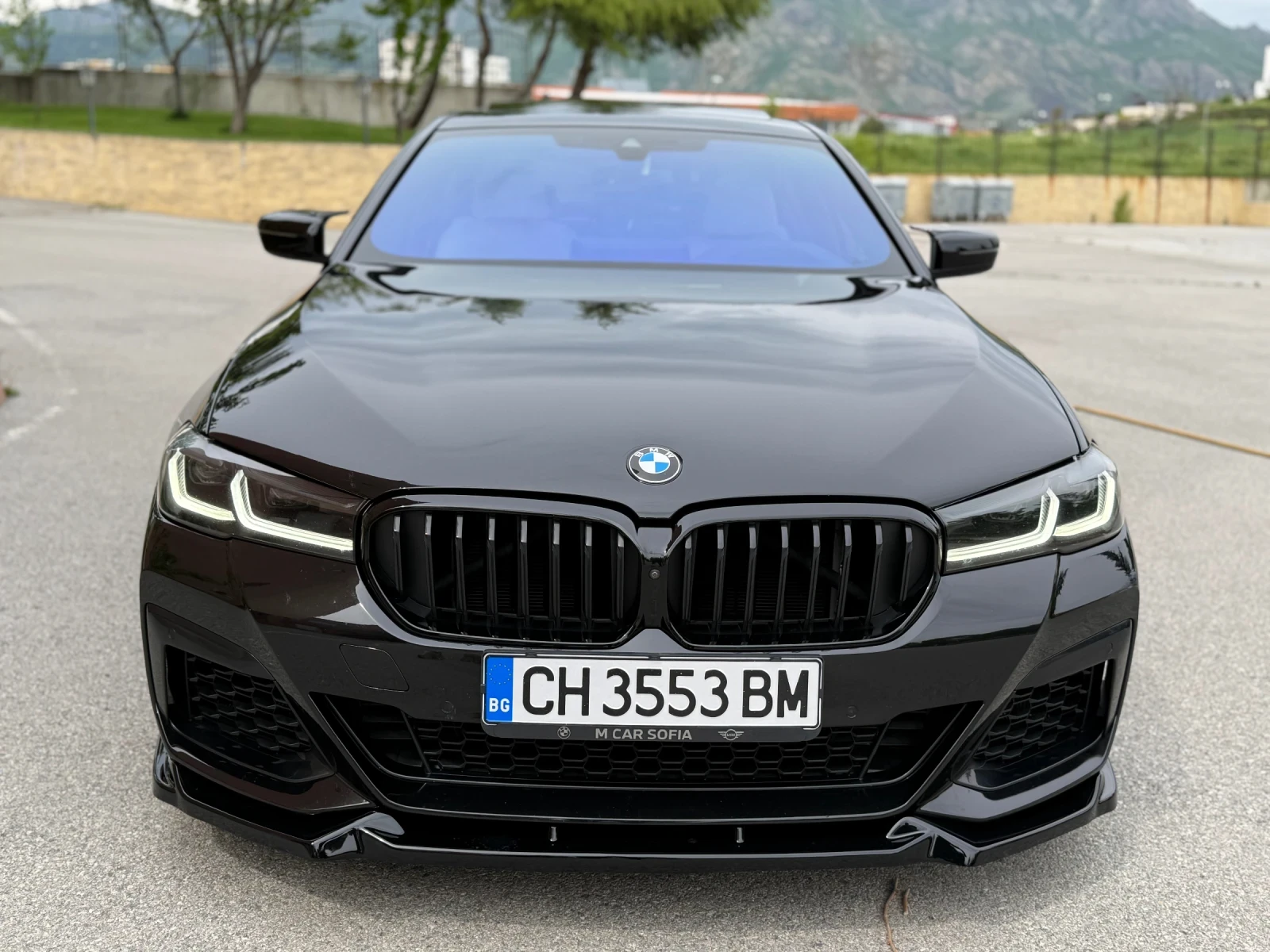 BMW 550 HEADup* М-окачване* 360CAM* HarmanCardon* FULL MAX, снимка 6 - Автомобили и джипове - 54477834
