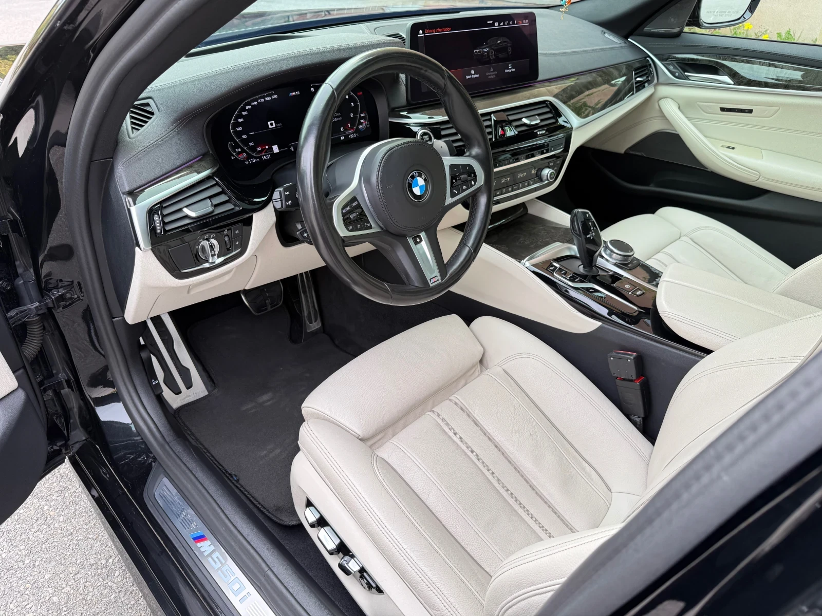 BMW 550 HEADup* М-окачване* 360CAM* HarmanCardon* FULL MAX, снимка 9 - Автомобили и джипове - 54477834