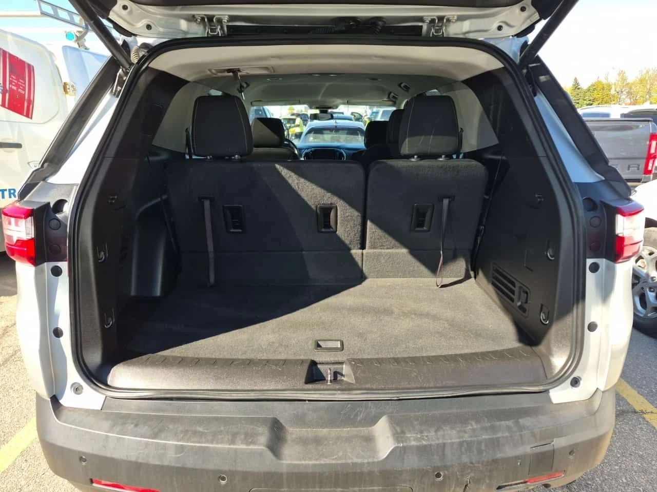 Chevrolet Traverse LT CLOTH| 2 КЛЮЧА | ПОДГРЕВИ | CARFAX | АВТОКРЕДИТ, снимка 4 - Автомобили и джипове - 54887754