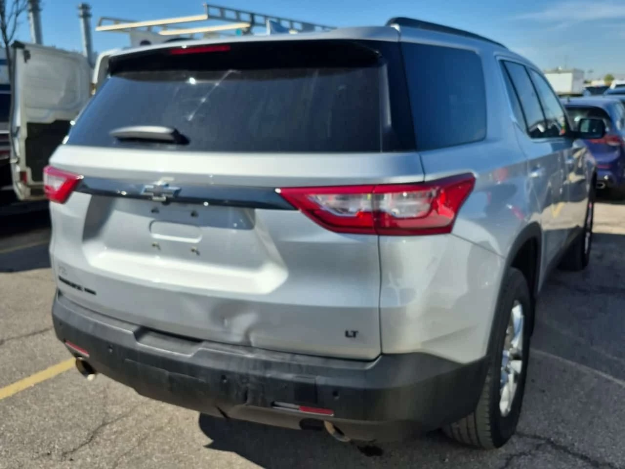Chevrolet Traverse LT CLOTH| 2 КЛЮЧА | ПОДГРЕВИ | CARFAX | АВТОКРЕДИТ, снимка 3 - Автомобили и джипове - 54887754