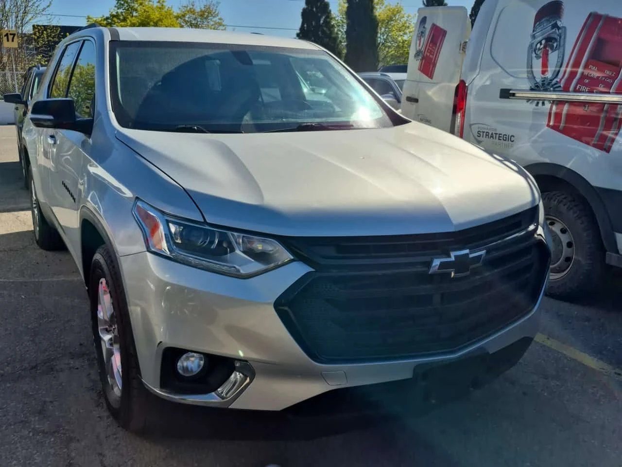 Chevrolet Traverse LT CLOTH| 2 КЛЮЧА | ПОДГРЕВИ | CARFAX | АВТОКРЕДИТ, снимка 2 - Автомобили и джипове - 54887754