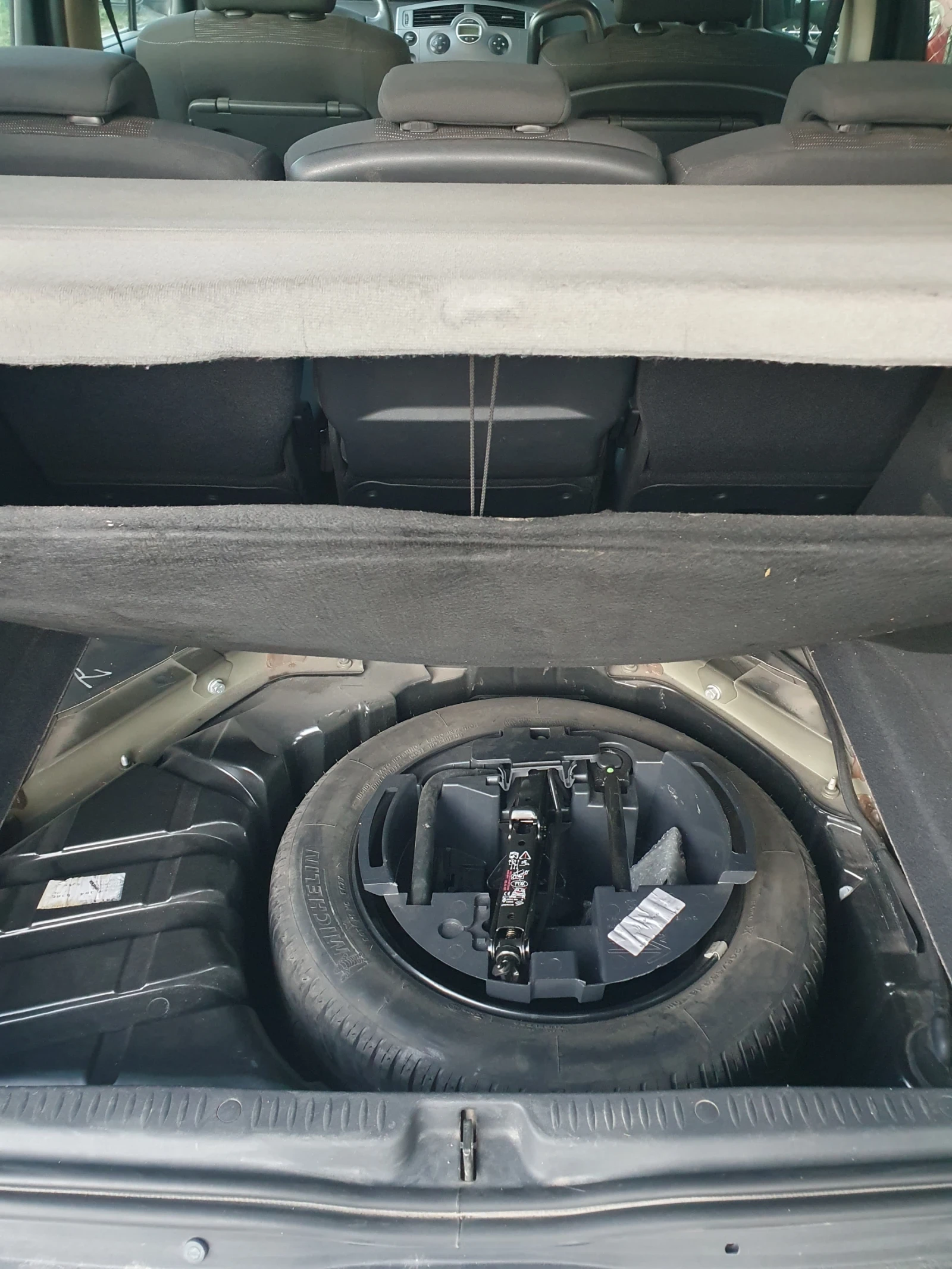Renault Scenic Megan , снимка 15 - Автомобили и джипове - 55317699