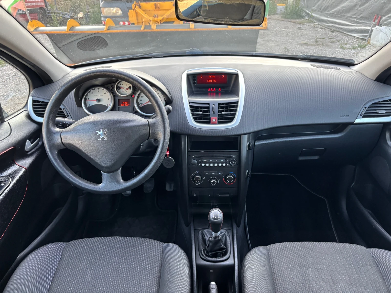 Peugeot 207 1.6HDI, снимка 9 - Автомобили и джипове - 55786752