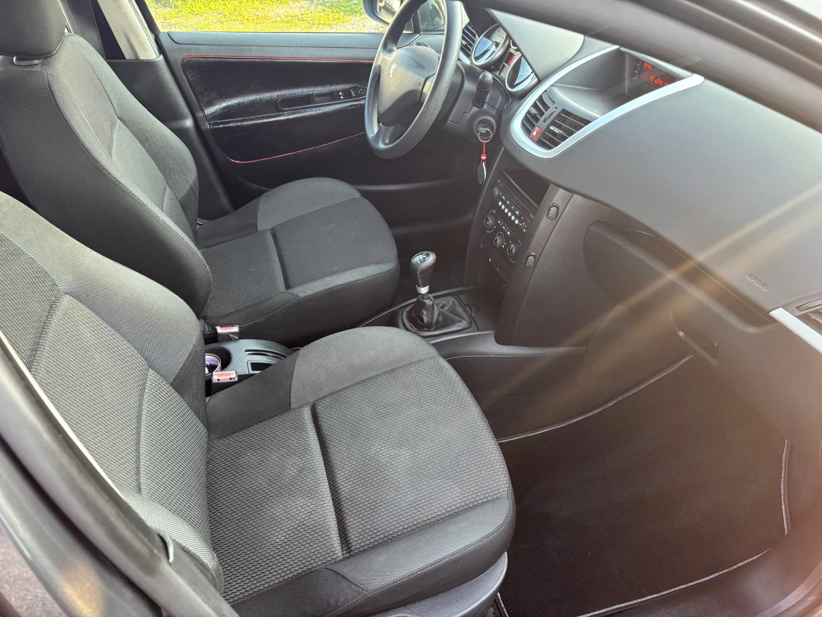 Peugeot 207 1.6HDI, снимка 15 - Автомобили и джипове - 55786752