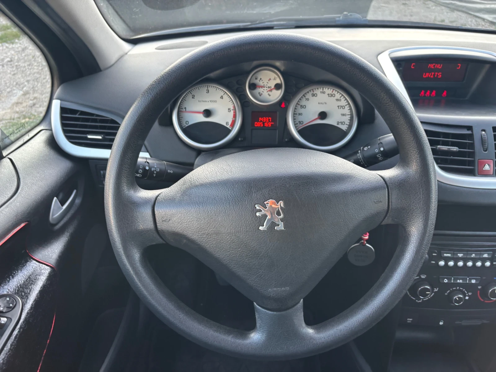 Peugeot 207 1.6HDI, снимка 12 - Автомобили и джипове - 55786752