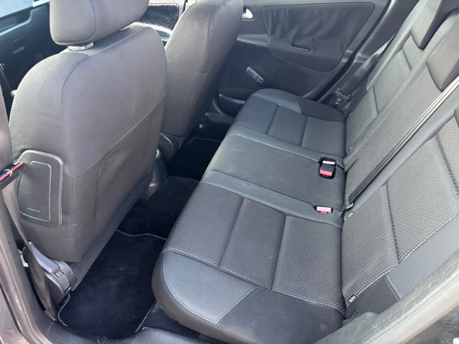 Peugeot 207 1.6HDI, снимка 14 - Автомобили и джипове - 55786752