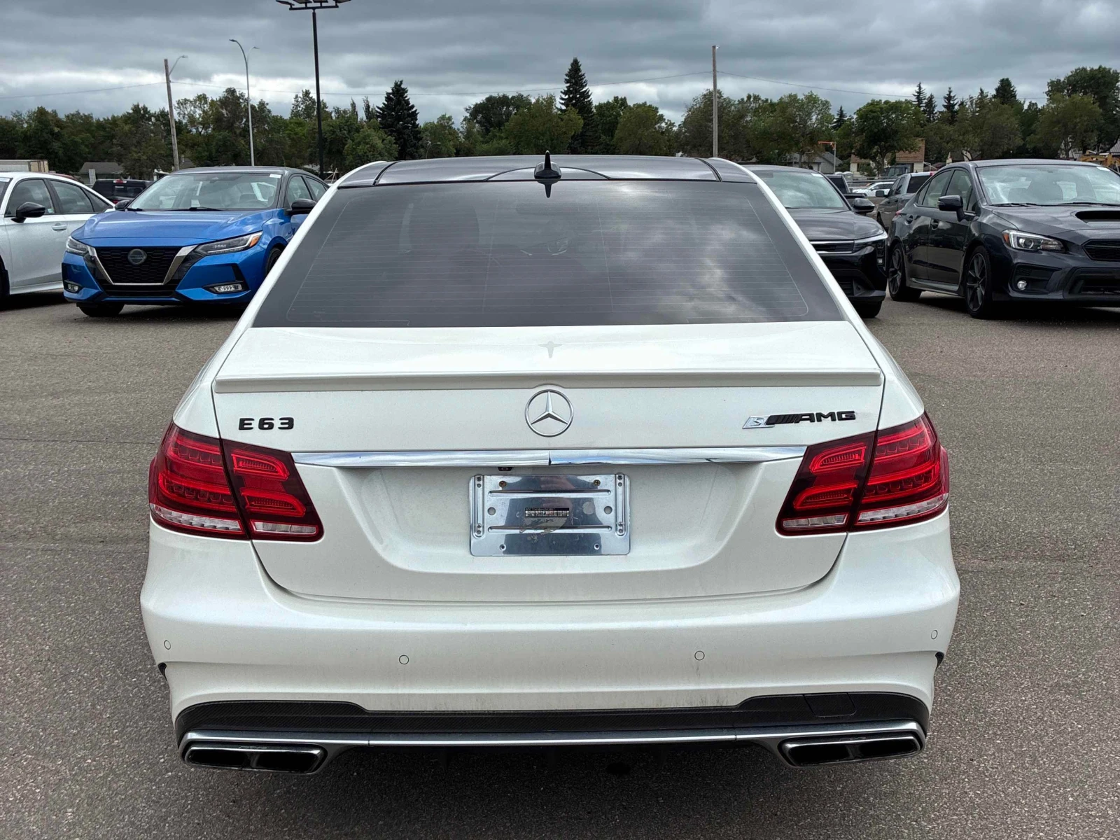 Mercedes-Benz E 63 AMG s / Distronic / Harman Kardon / Carfax /Автокредит, снимка 4 - Автомобили и джипове - 55986696