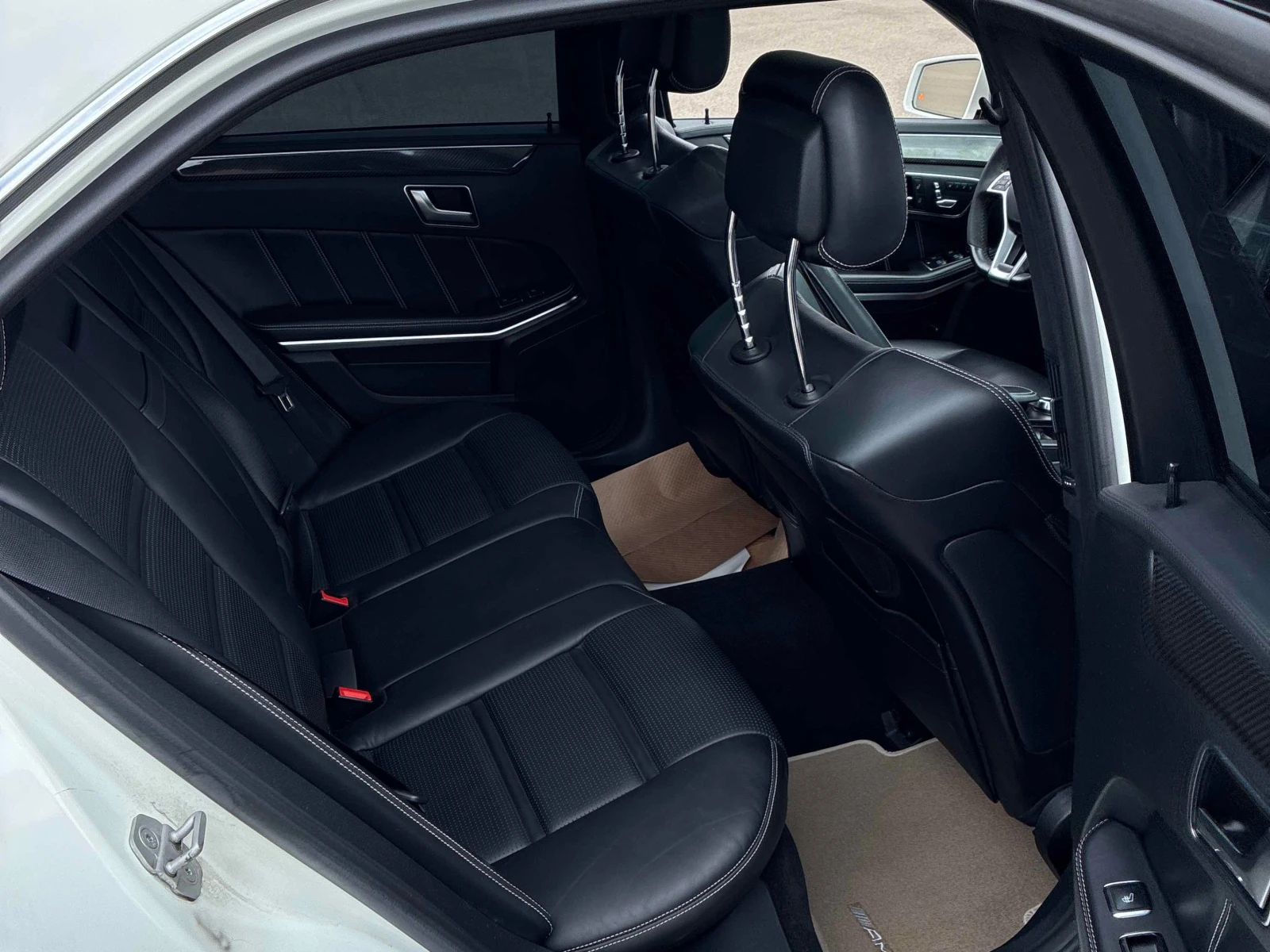 Mercedes-Benz E 63 AMG s / Distronic / Harman Kardon / Carfax /Автокредит, снимка 14 - Автомобили и джипове - 55986696