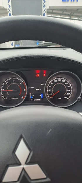 Mitsubishi Outlander 2.2 DiD 177 к.с., снимка 11