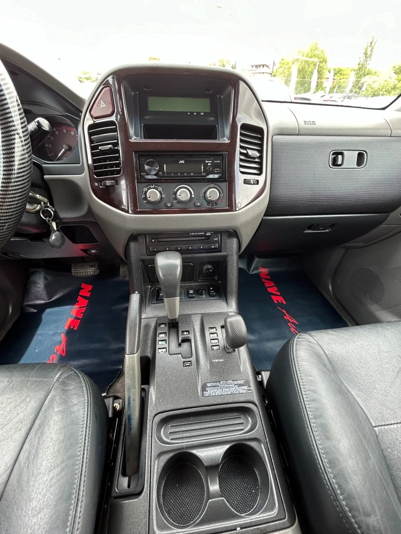 Mitsubishi Pajero, снимка 14 - Автомобили и джипове - 45960895