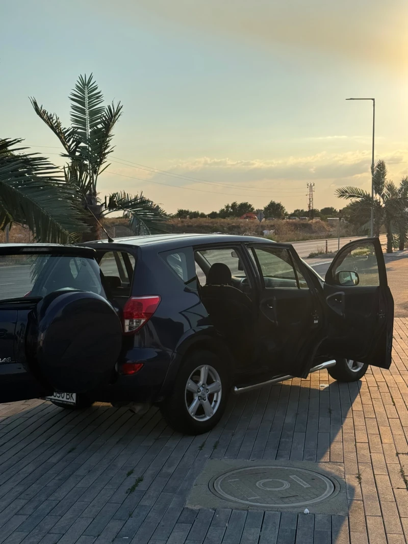 Toyota Rav4 2.2 D-CAT, снимка 4 - Автомобили и джипове - 51267027