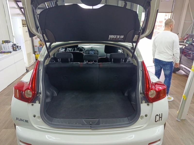 Nissan Juke 1.6 DIG-T tekna, снимка 10 - Автомобили и джипове - 53021600