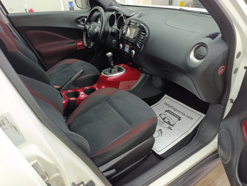 Nissan Juke 1.6 DIG-T tekna, снимка 17 - Автомобили и джипове - 53021600