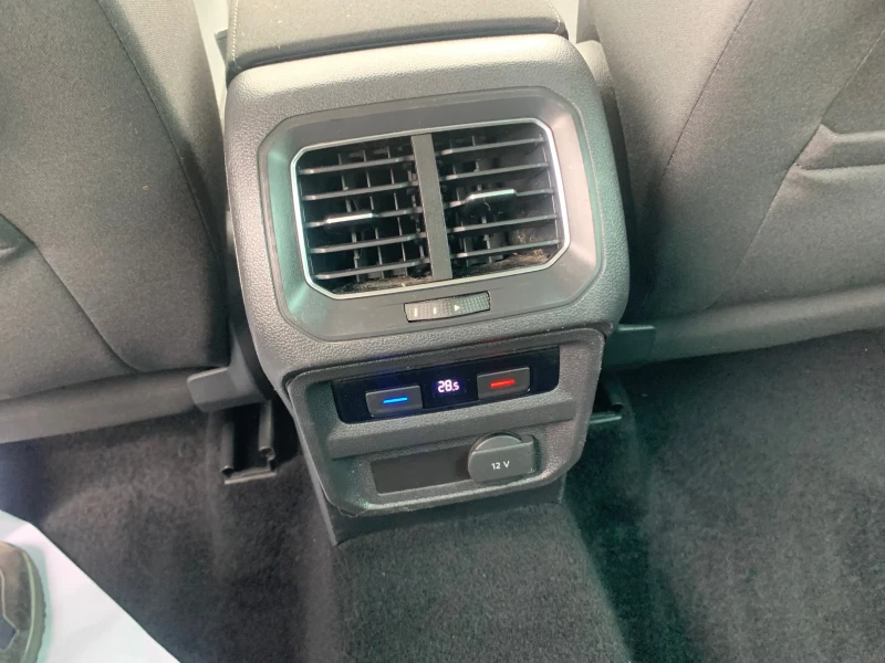 VW Tiguan 2.0TDI 4MOTION, снимка 12 - Автомобили и джипове - 53507043