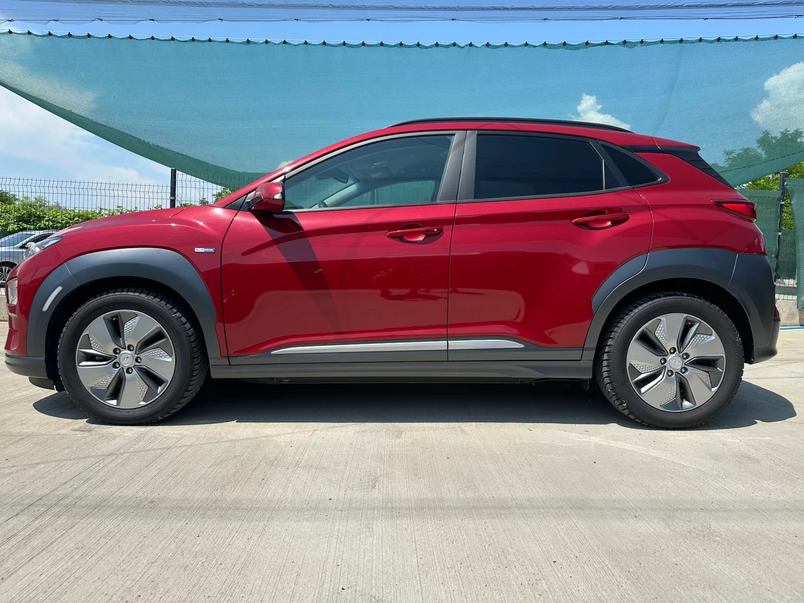 Hyundai Kona PREMIUM 64KWh/BLUELINK/HEADUP/DISSTR/KRELL - изображение 6