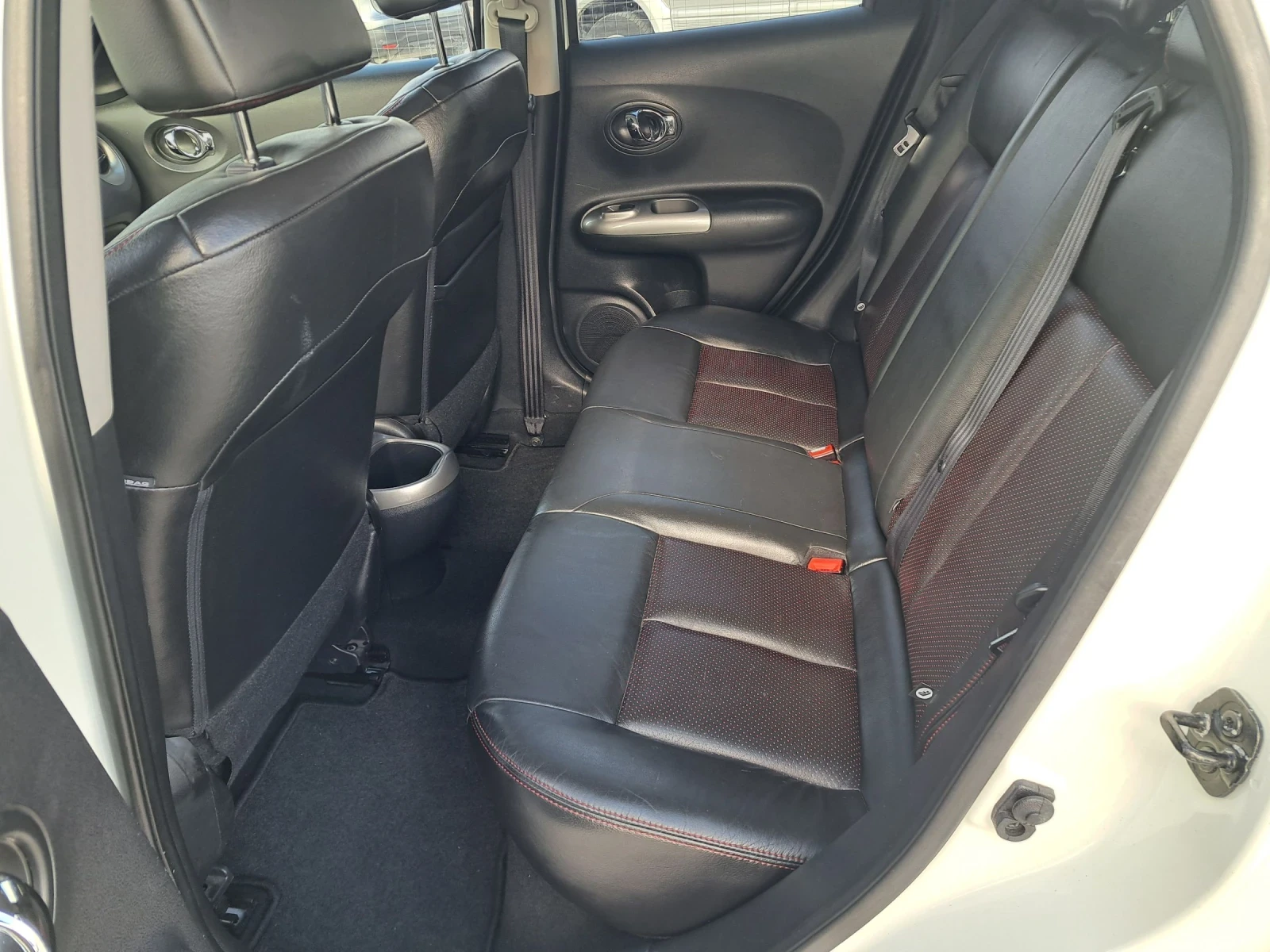 Nissan Juke 1.6 КОЖА/НАВИГАЦИЯ, снимка 10 - Автомобили и джипове - 54420120