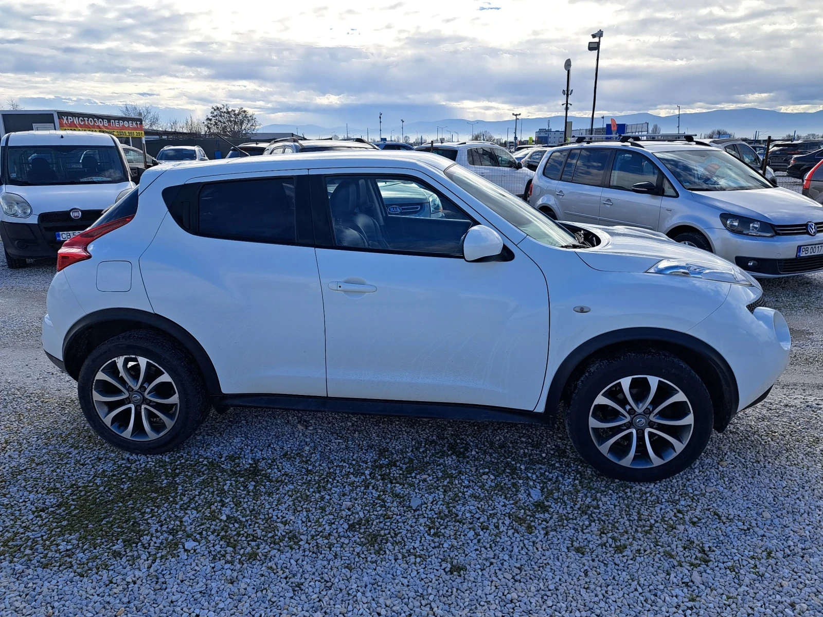 Nissan Juke 1.6 КОЖА/НАВИГАЦИЯ, снимка 8 - Автомобили и джипове - 54420120