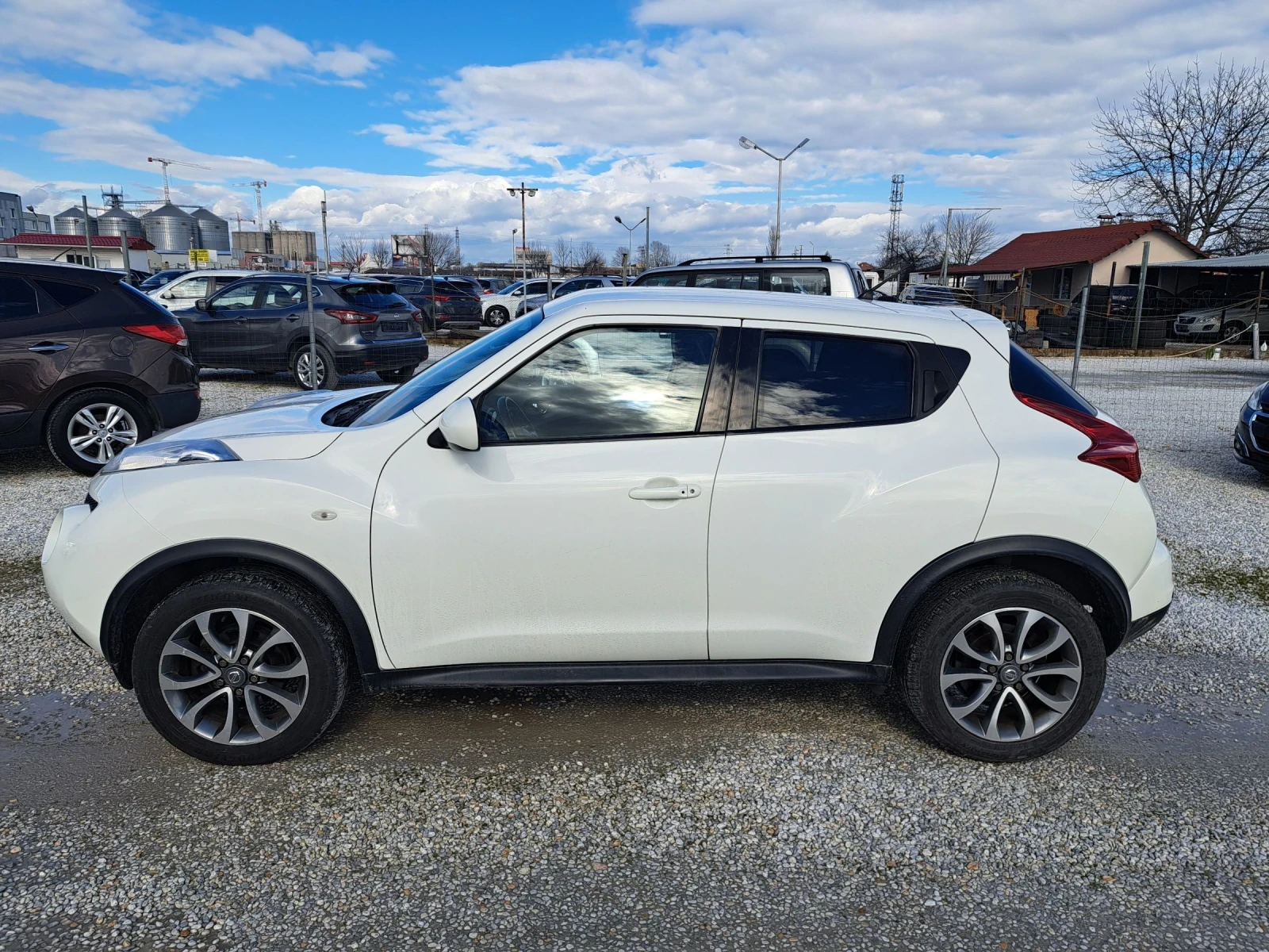Nissan Juke 1.6 КОЖА/НАВИГАЦИЯ, снимка 4 - Автомобили и джипове - 54420120