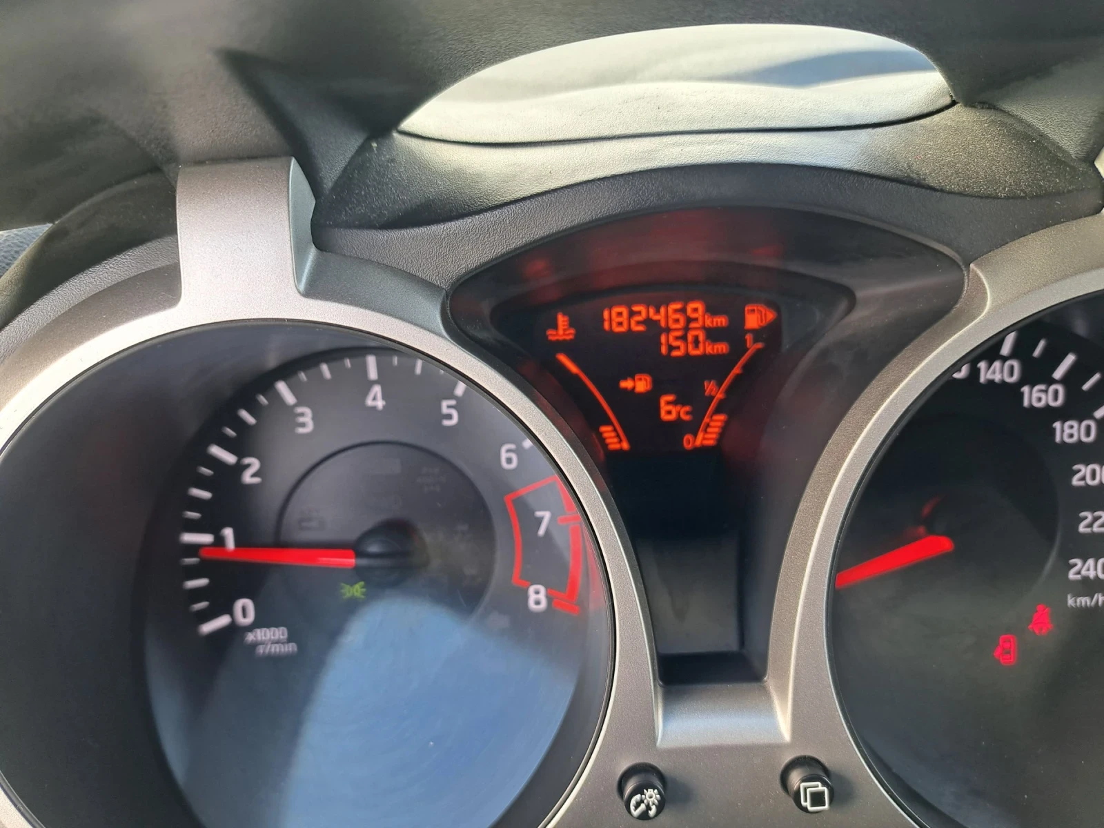 Nissan Juke 1.6 КОЖА/НАВИГАЦИЯ, снимка 16 - Автомобили и джипове - 54420120