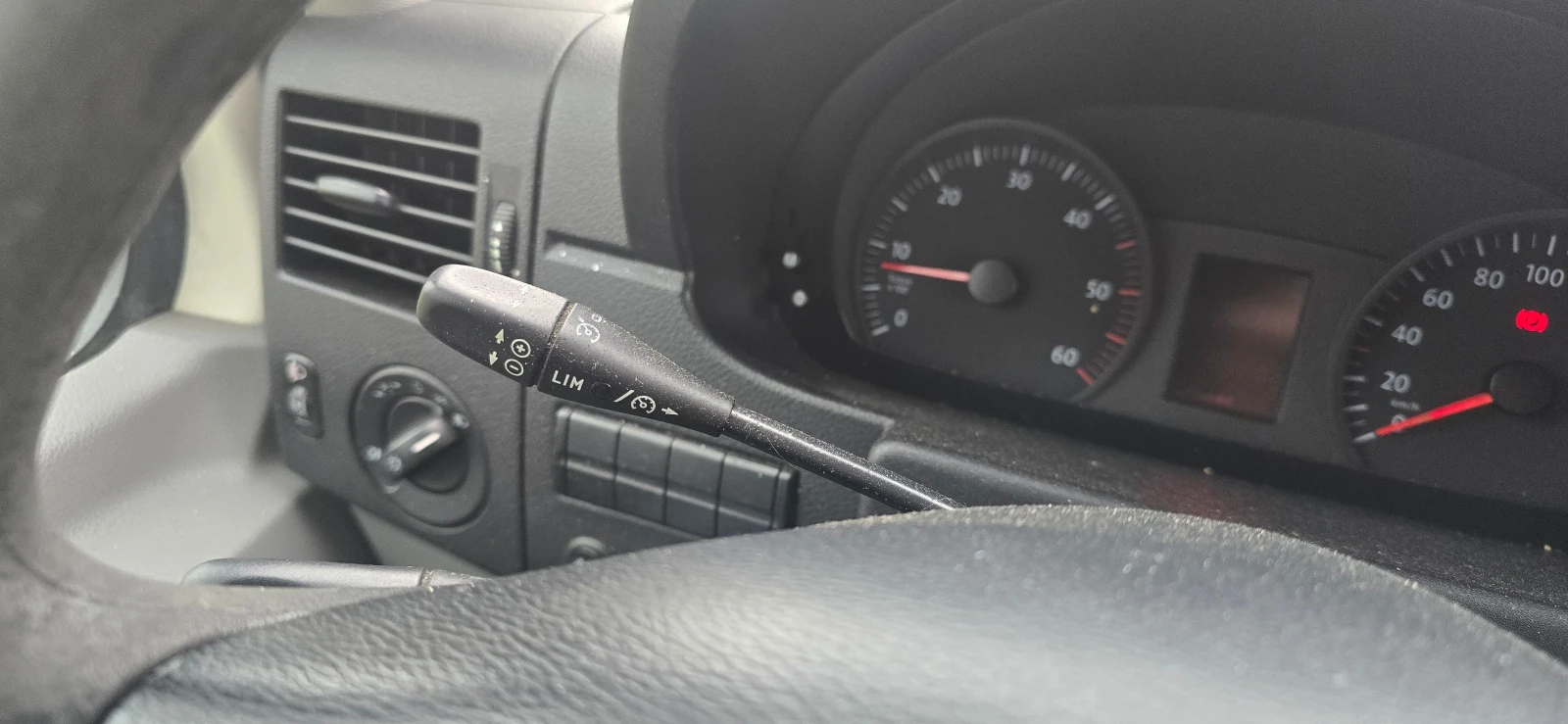 VW Crafter 2.5тди клима борд, снимка 16 - Бусове и автобуси - 53994456