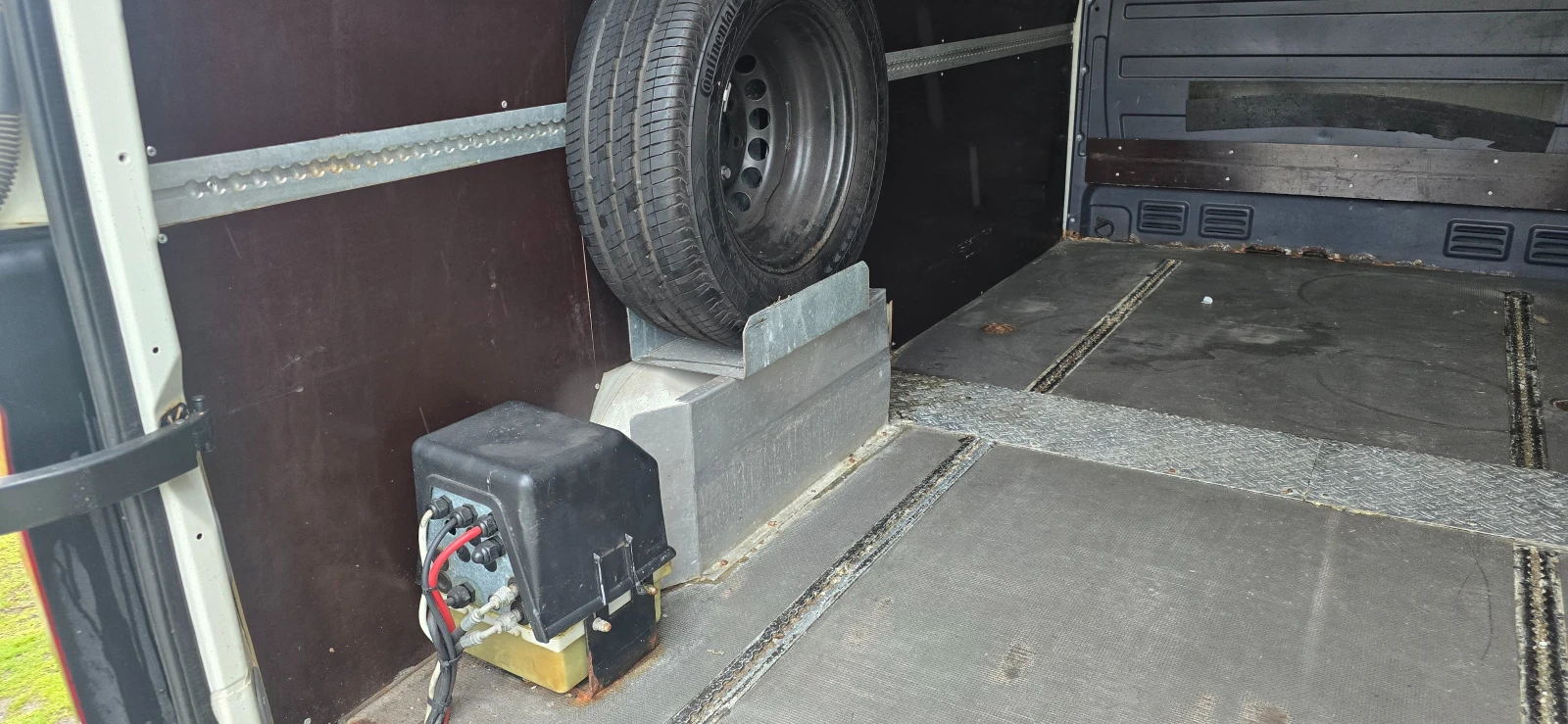 VW Crafter 2.5тди клима борд, снимка 8 - Бусове и автобуси - 53994456