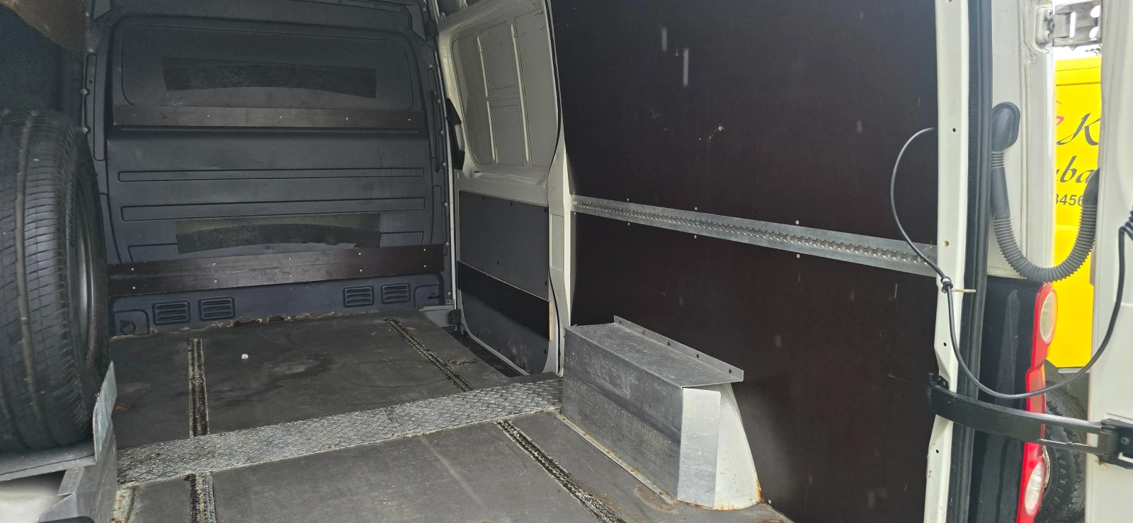 VW Crafter 2.5тди клима борд, снимка 9 - Бусове и автобуси - 53994456