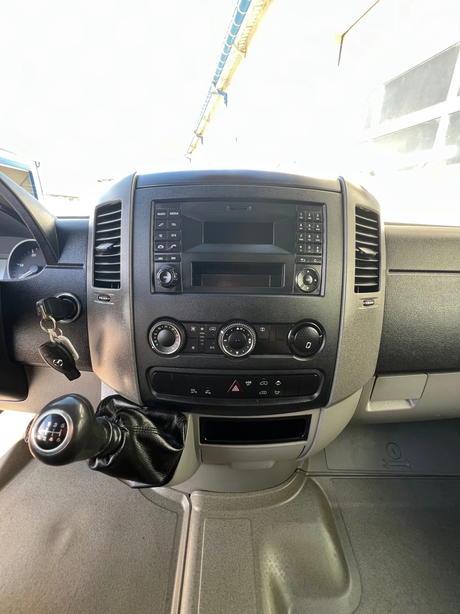 Mercedes-Benz Sprinter Facelift / Средна база / Климатроник, снимка 15 - Бусове и автобуси - 56126600