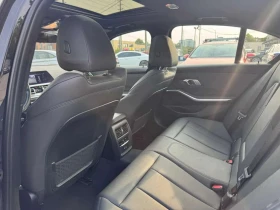 BMW 330 * 330i xDrive * ПОДГРЕВИ * ПАНО * KEYLESS * CARFAX, снимка 15