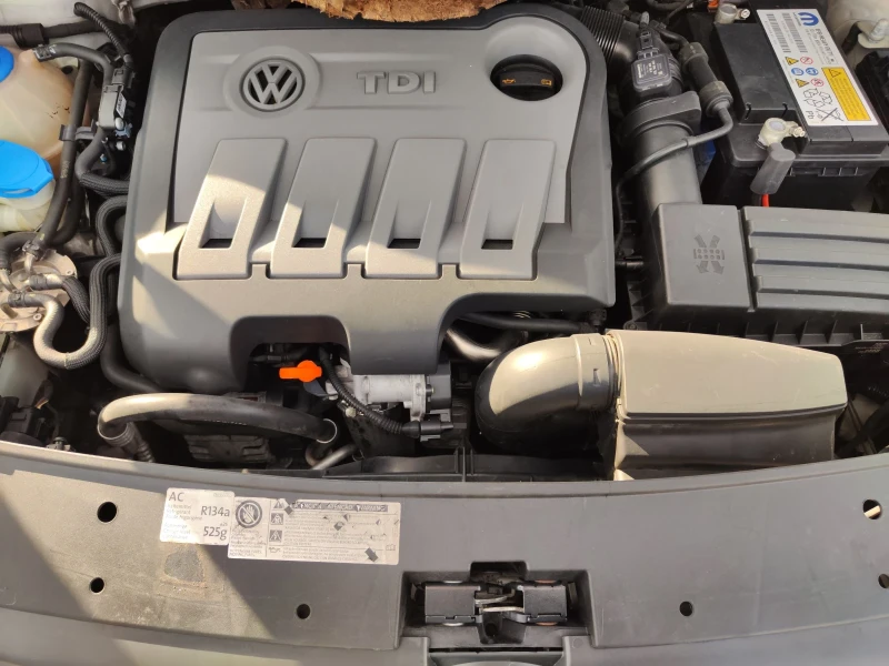 VW Touran 1.6TDI AUTOMATIC , снимка 17 - Автомобили и джипове - 47621102