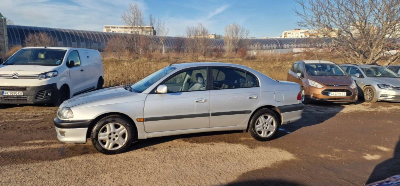 Toyota Avensis 1.6 Газ/бензин, снимка 6 - Автомобили и джипове - 48954705