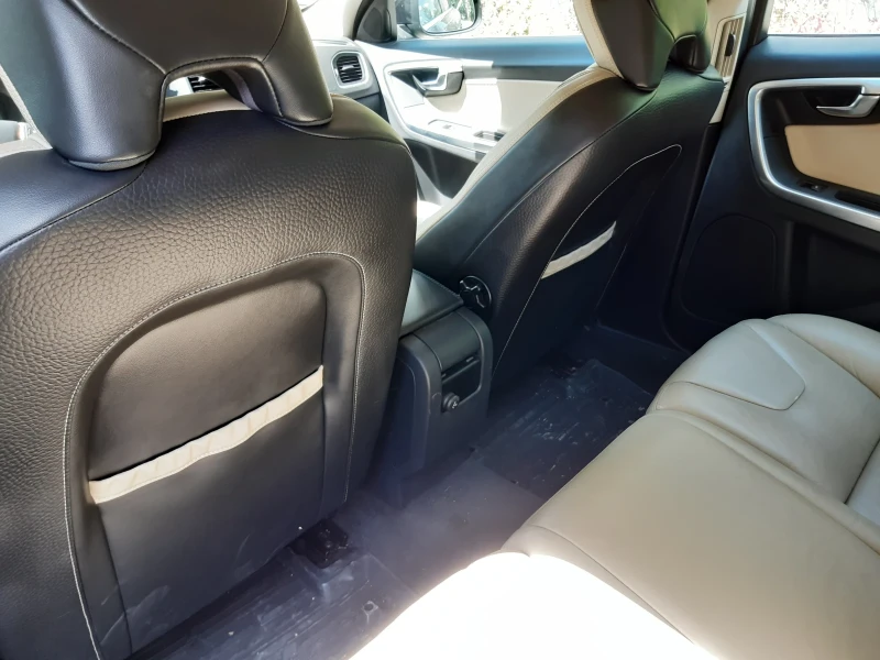 Volvo V60, снимка 11 - Автомобили и джипове - 52346260