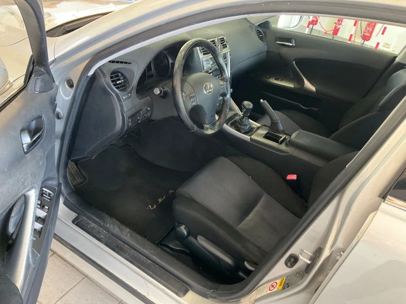 Lexus IS 220d  Business, снимка 11 - Автомобили и джипове - 52726397