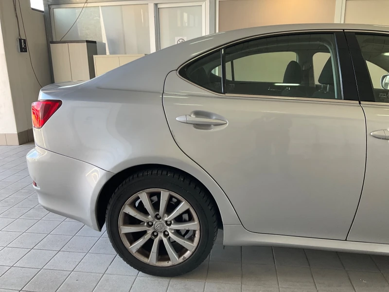Lexus IS 220d  Business, снимка 8 - Автомобили и джипове - 52726397