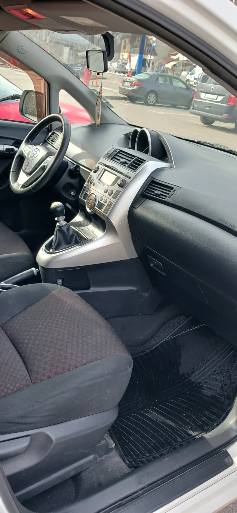 Toyota Verso, снимка 9 - Автомобили и джипове - 53415758