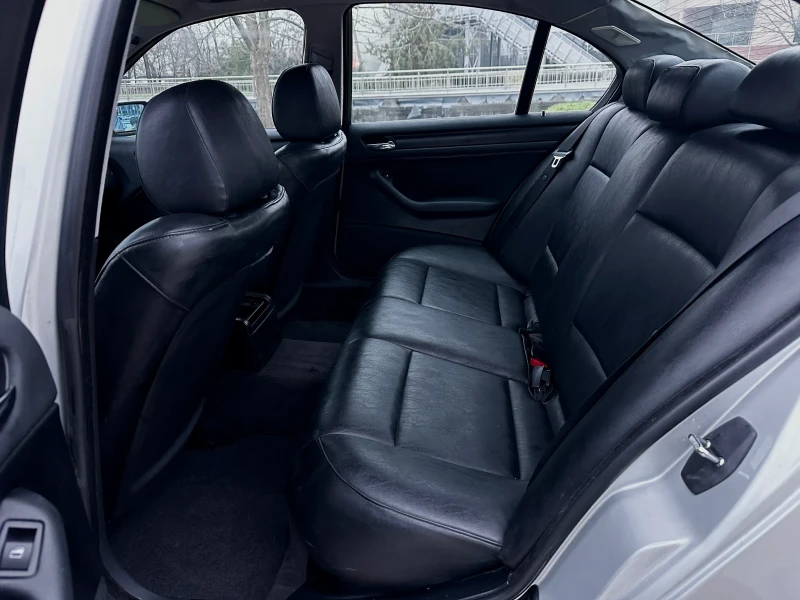 BMW 320 d FULL КОЖА/CARBON/ИСТОРИЯ, снимка 12 - Автомобили и джипове - 53447269