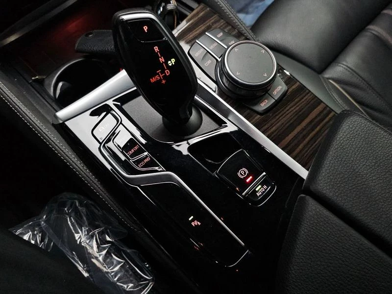 BMW 520 520I M Sports, снимка 11 - Автомобили и джипове - 55500727