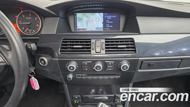 BMW 520, снимка 16 - Автомобили и джипове - 56089316