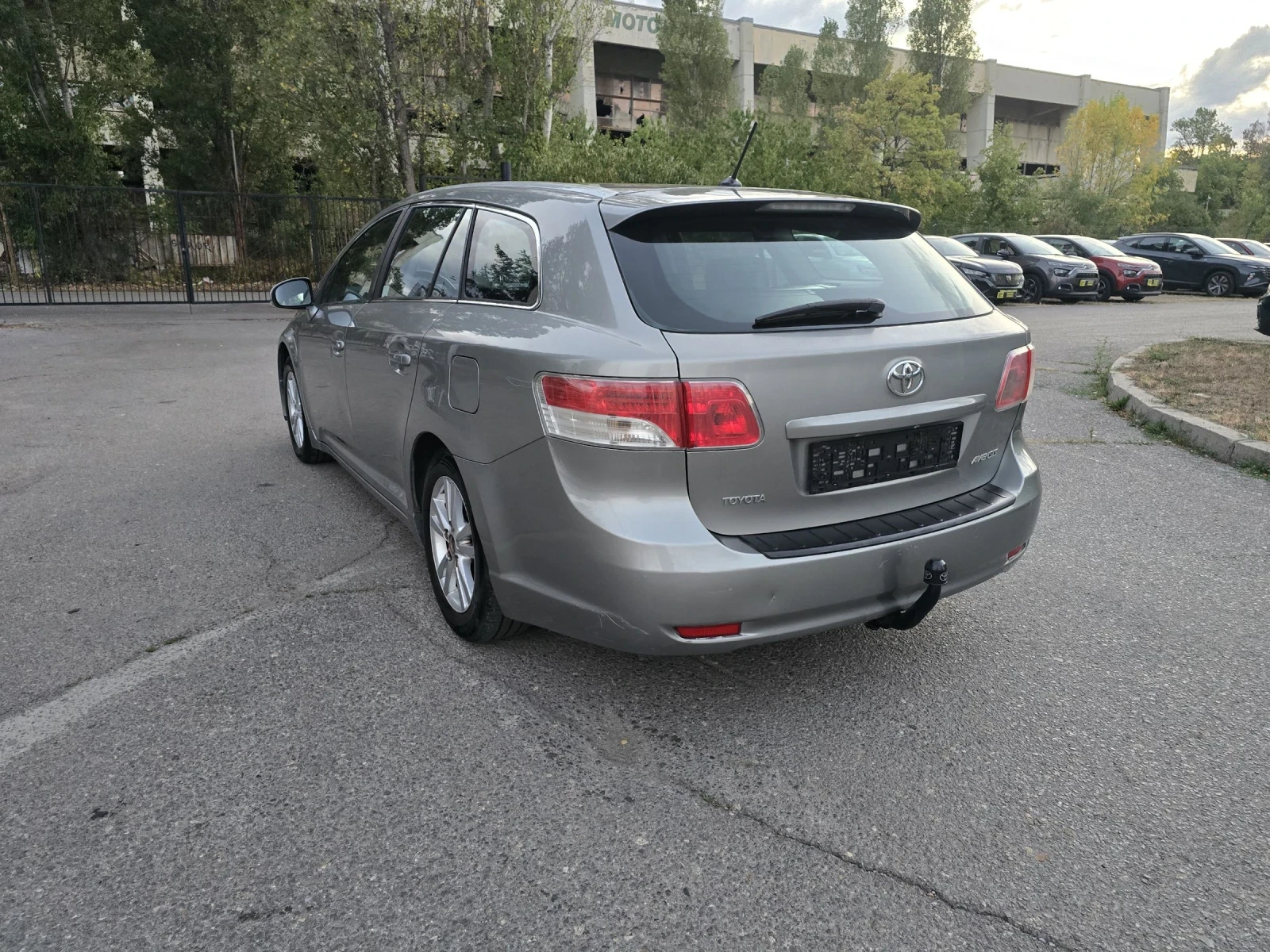 Toyota Avensis 1.8БЕНЗИН/147КС/КОМБИ - изображение 6