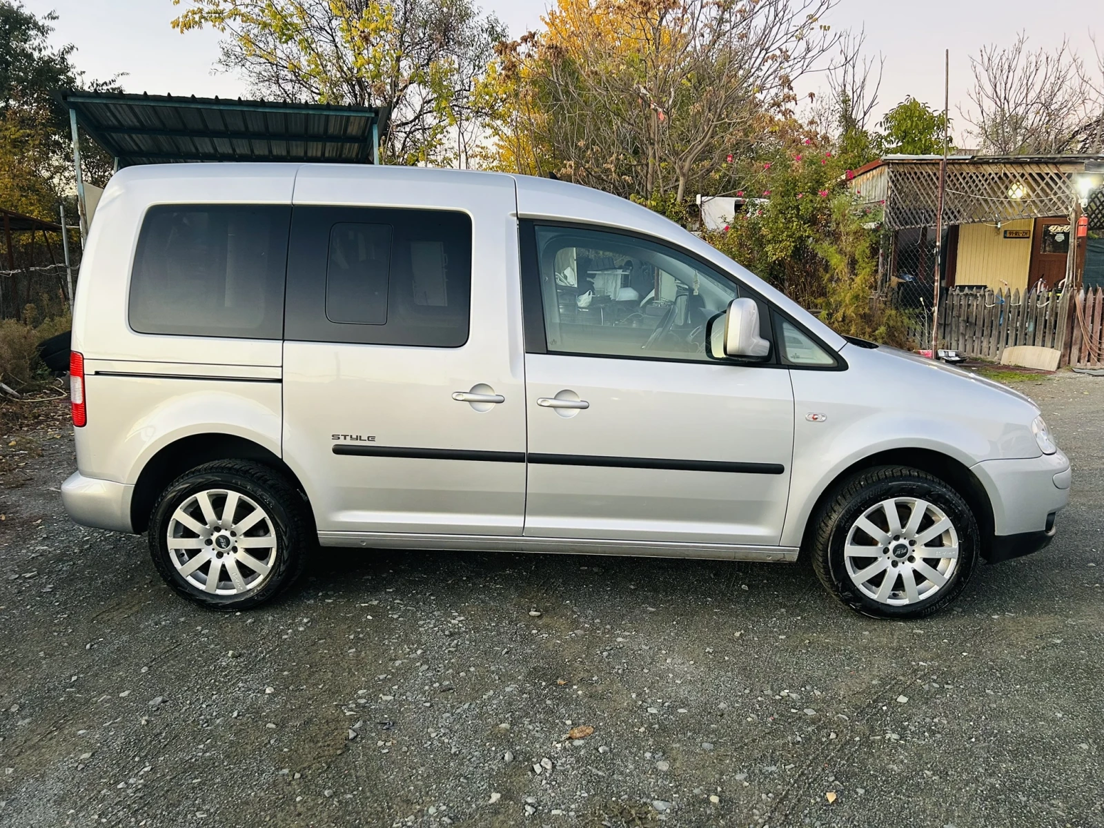 VW Caddy 2.0TDI* STYLE* 6+ 1* TOP* UNIKAT | Mobile.bg — изображение 6