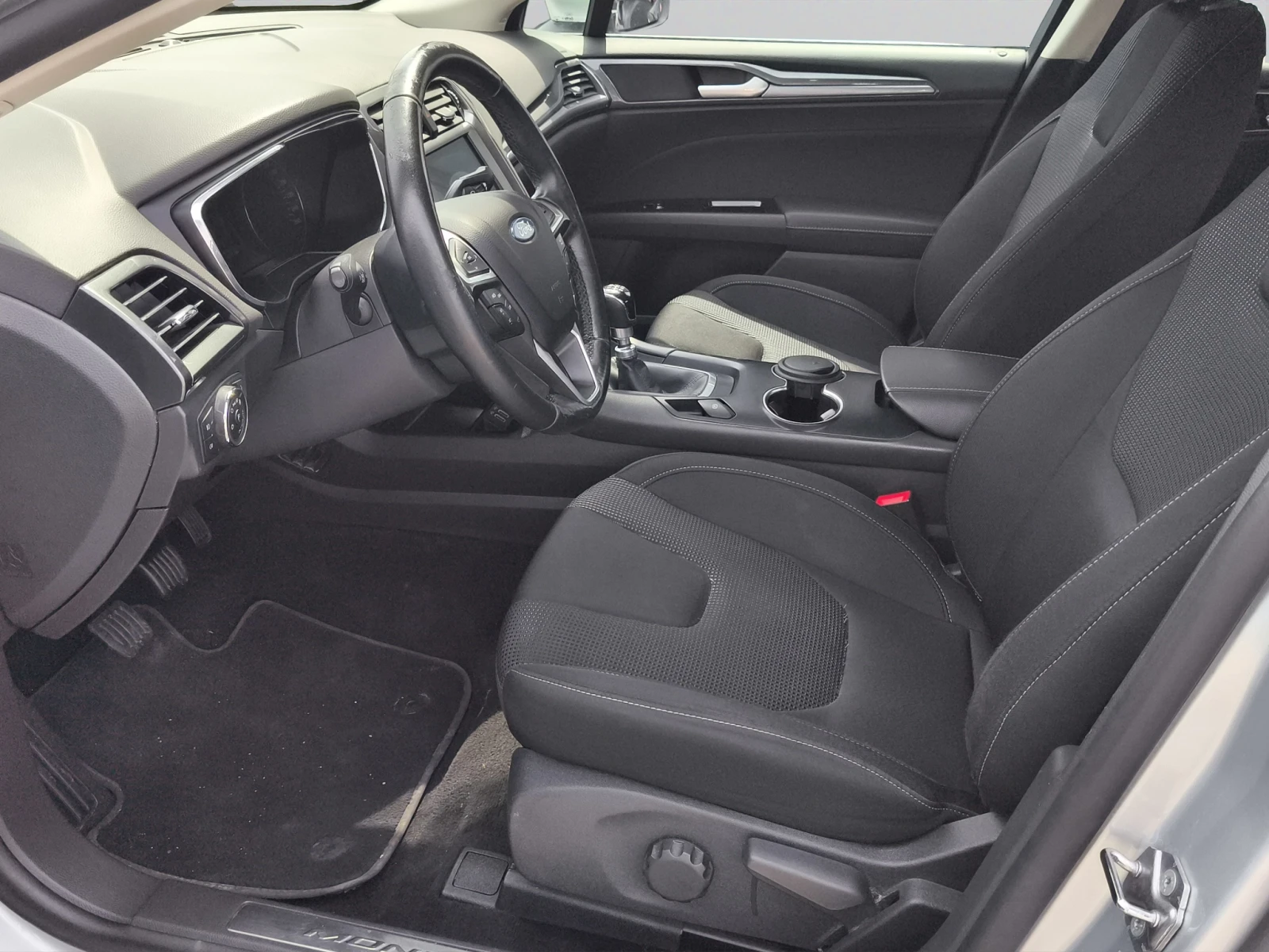 Ford Mondeo 2.0 EcoBlue 150hp 6МТ, снимка 11 - Автомобили и джипове - 54258350