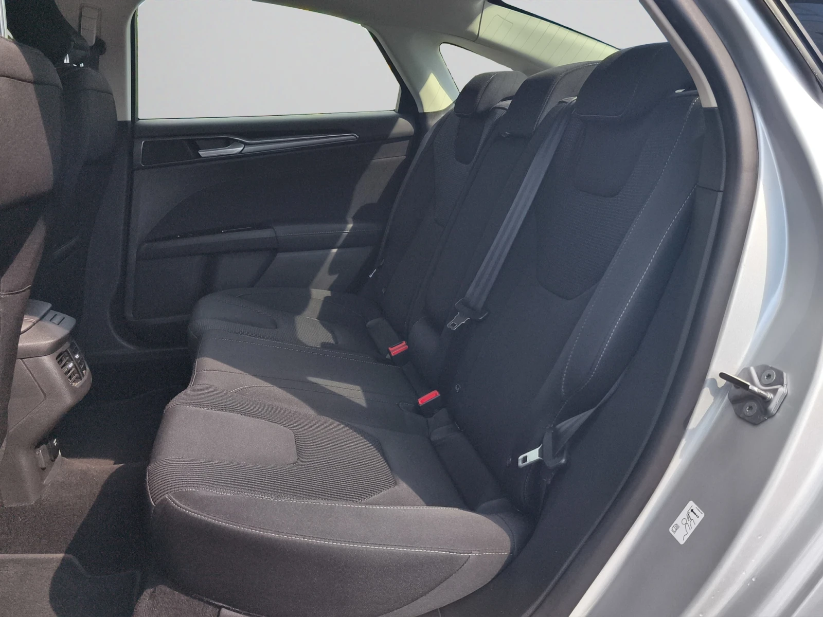 Ford Mondeo 2.0 EcoBlue 150hp 6МТ, снимка 12 - Автомобили и джипове - 54258350