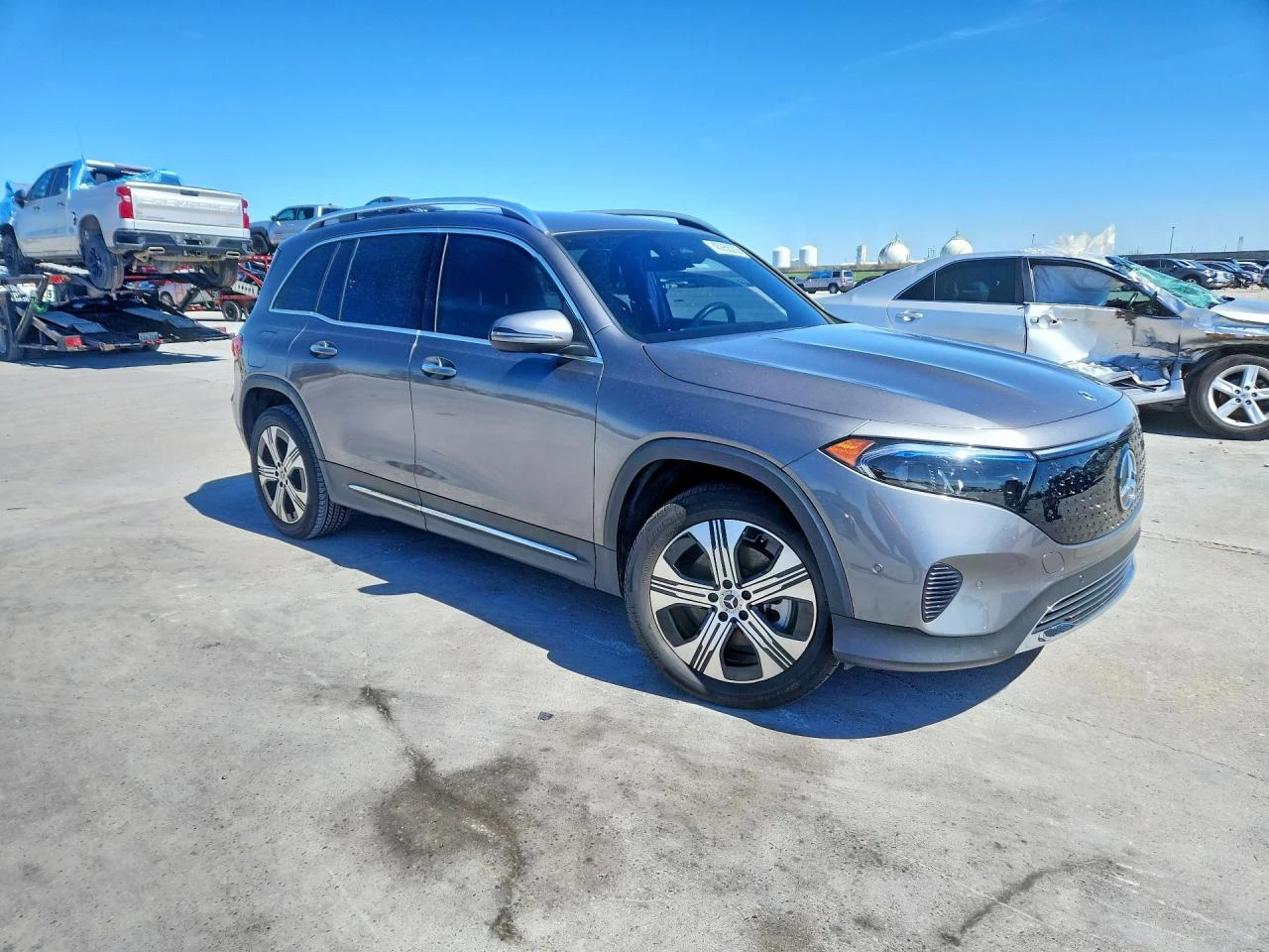 Mercedes-Benz EQB 250+ ПАНО* AMBIENT* ПОДГРЕВ* KEYLESS* 