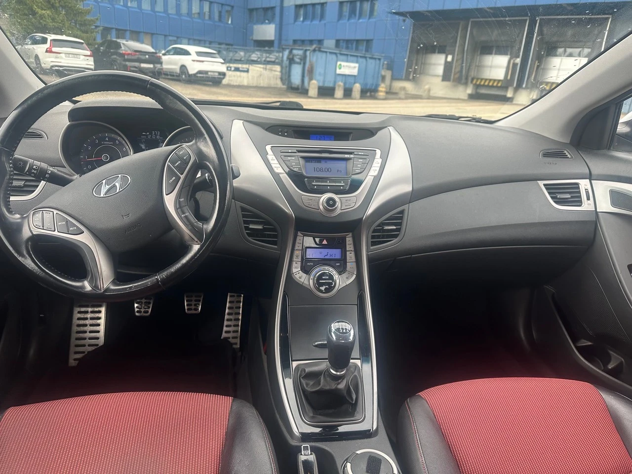 Hyundai Elantra 1.6i 16V Swiss, снимка 11 - Автомобили и джипове - 54444250