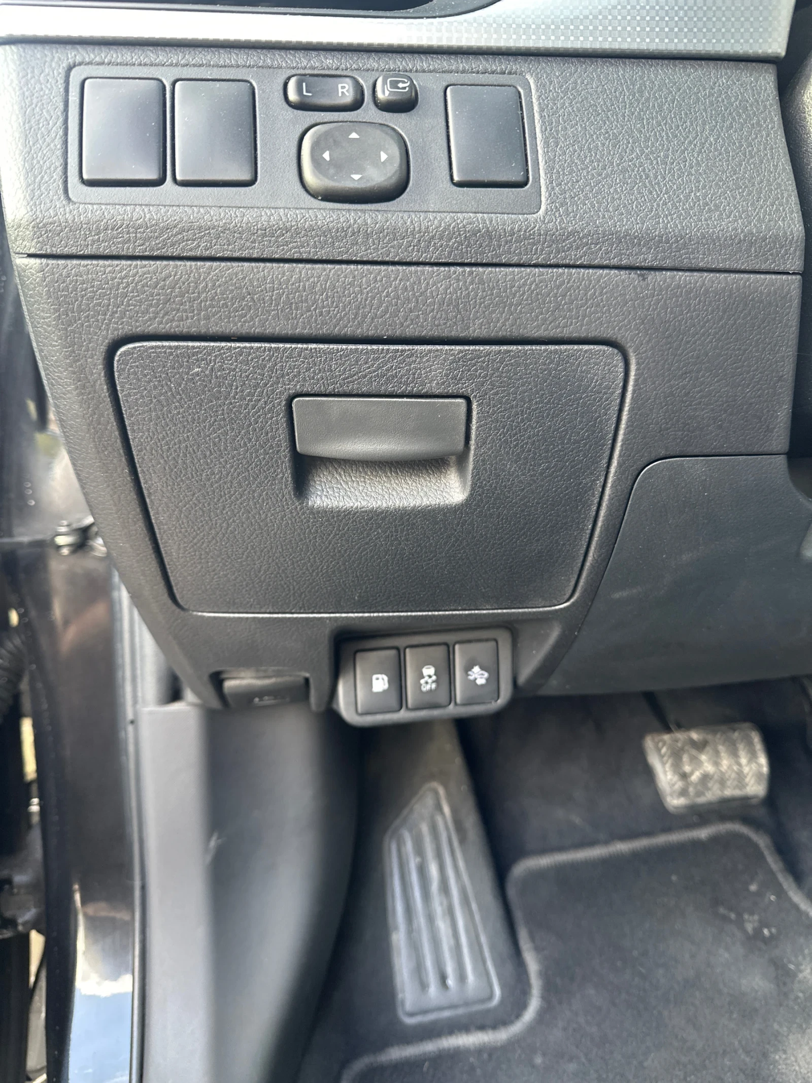 Toyota Avensis, снимка 13 - Автомобили и джипове - 54494964