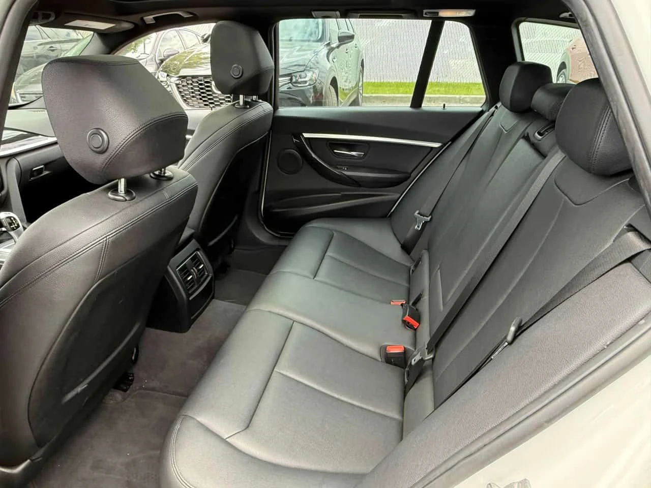 BMW 330 * 330i xDrive * АВТОКРЕДИТ БЕЗ ПЪРВОНАЧАЛНА ВНОСКА, снимка 14 - Автомобили и джипове - 54733067