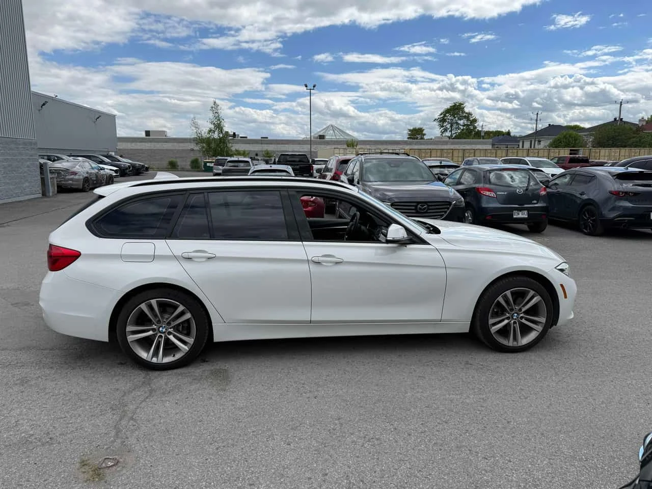 BMW 330 * 330i xDrive * АВТОКРЕДИТ БЕЗ ПЪРВОНАЧАЛНА ВНОСКА, снимка 3 - Автомобили и джипове - 54733067