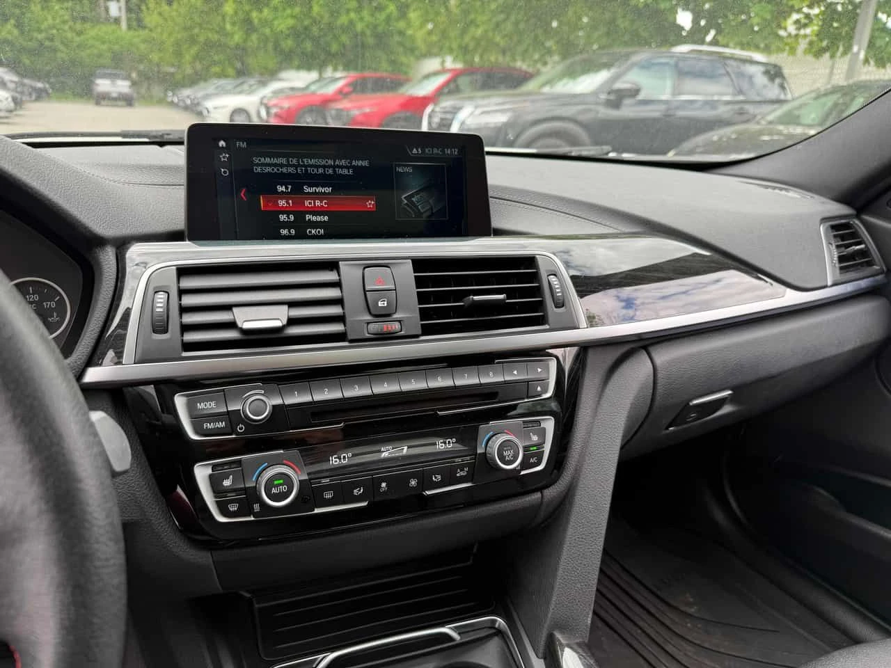 BMW 330 * 330i xDrive * АВТОКРЕДИТ БЕЗ ПЪРВОНАЧАЛНА ВНОСКА, снимка 10 - Автомобили и джипове - 54733067