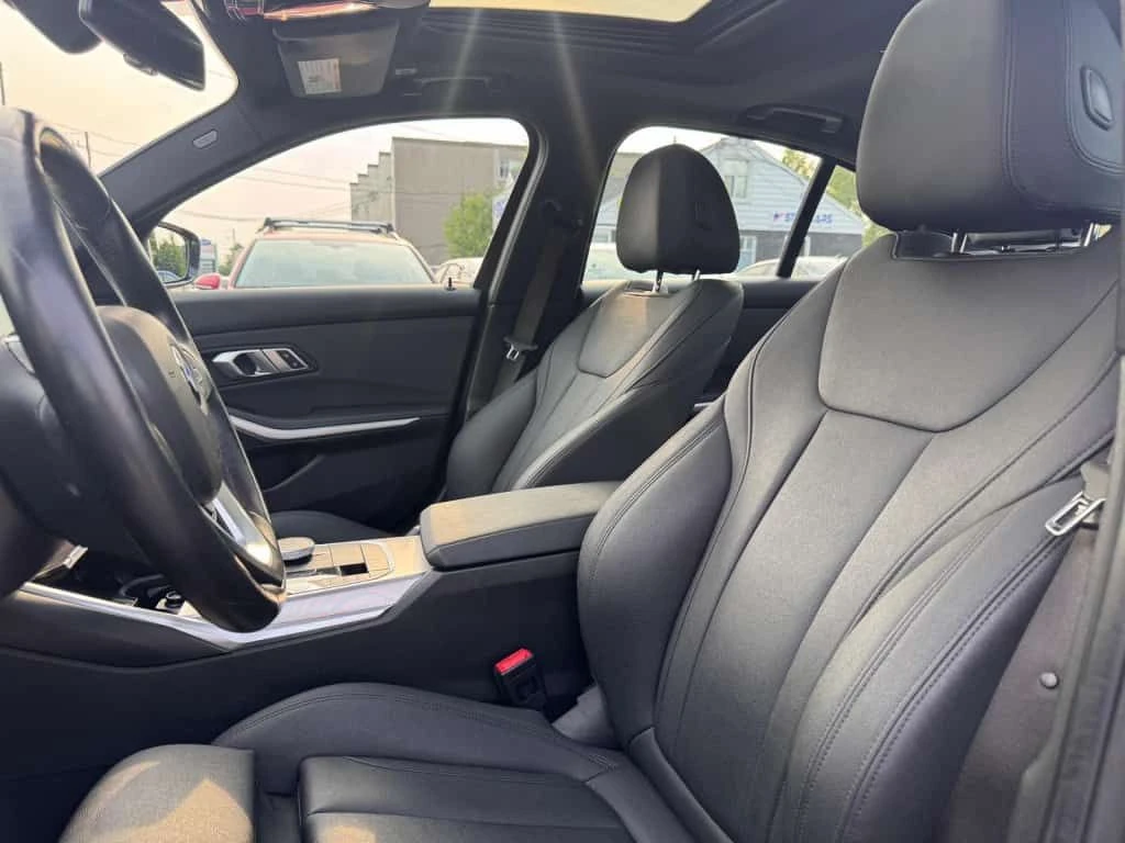 BMW 330 * 330i xDrive * ПОДГРЕВИ * ПАНО * KEYLESS * CARFAX, снимка 14 - Автомобили и джипове - 54918433