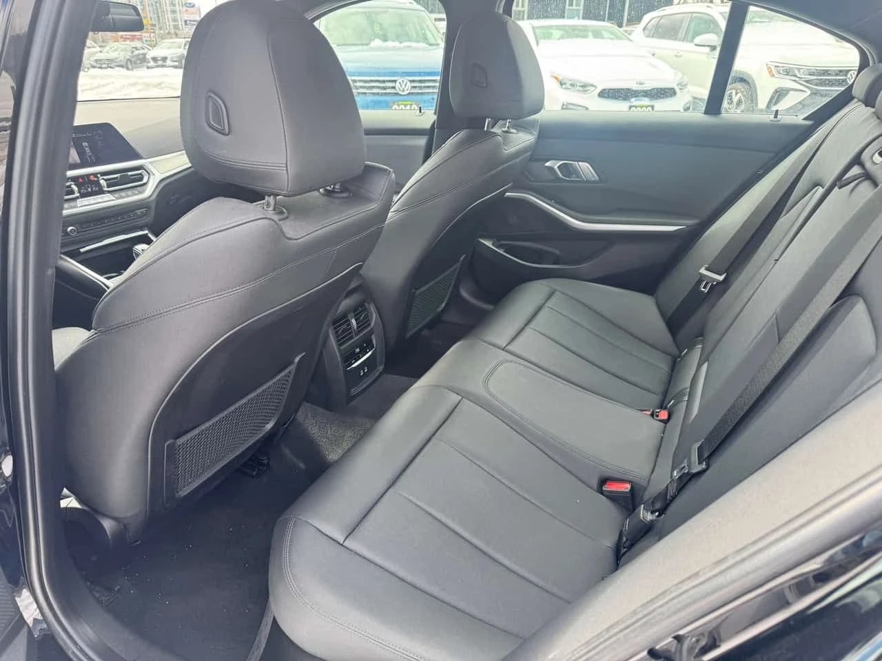 BMW 330 * 330i xDrive * ПОДГРЕВИ * ПАНО * KEYLESS * CARFAX, снимка 11 - Автомобили и джипове - 54918433