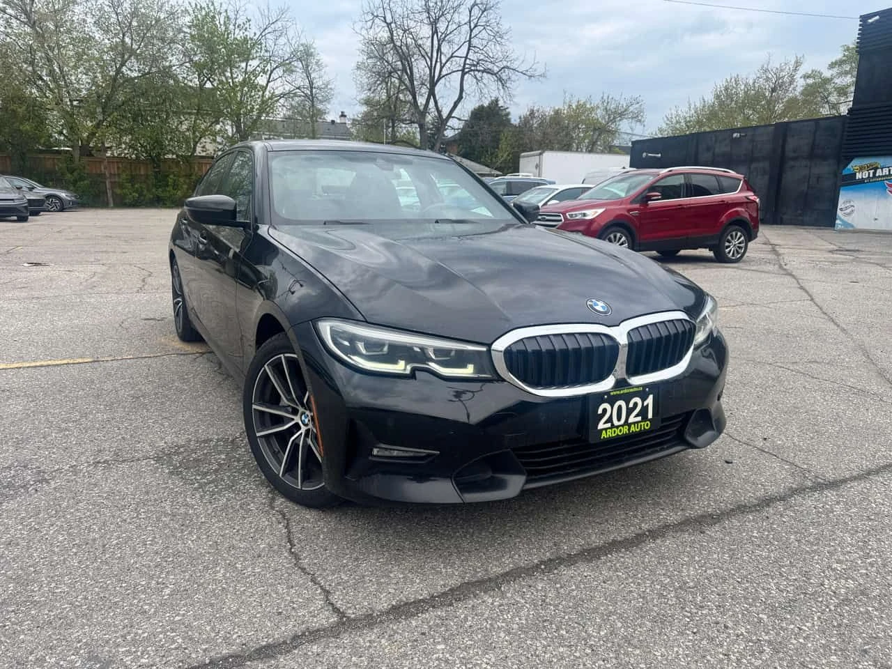 BMW 330 * 330i xDrive * ПОДГРЕВИ * ПАНО * KEYLESS * CARFAX